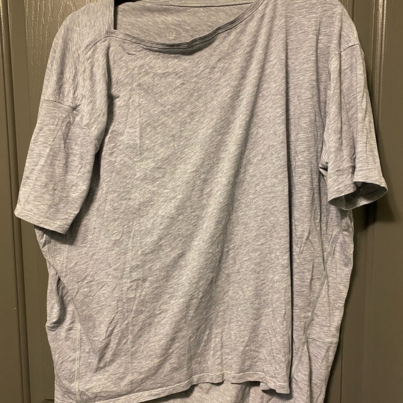 Back in action lululemon short sleeve top. In great condition. - Picture 1 of 1